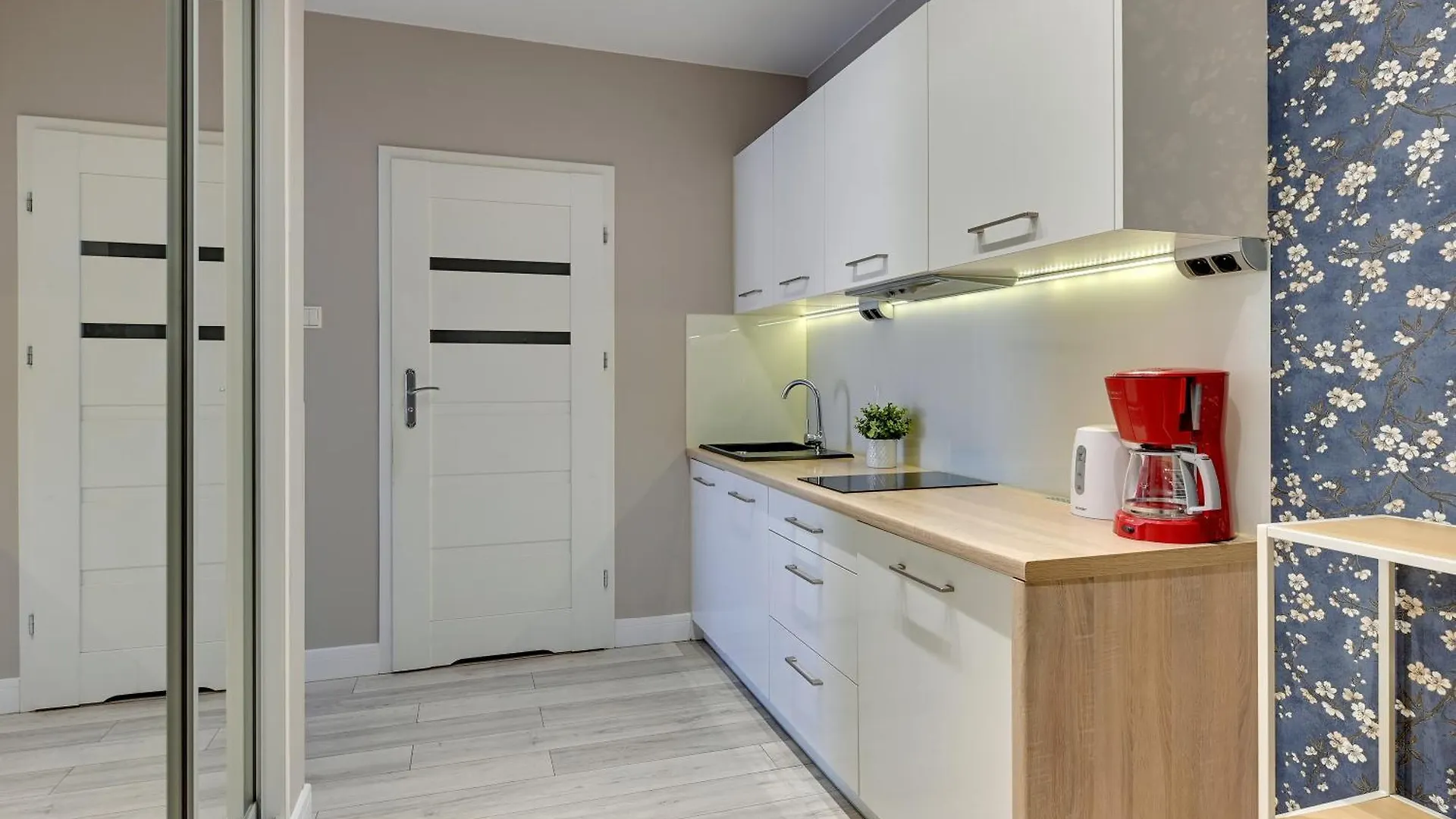 Staywin Aura Gdansk I 0*,