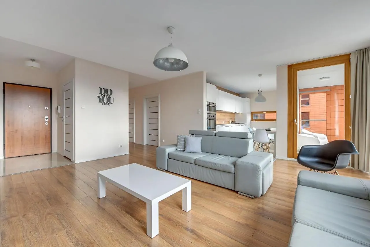Staywin Aura Gdansk I 0*,
